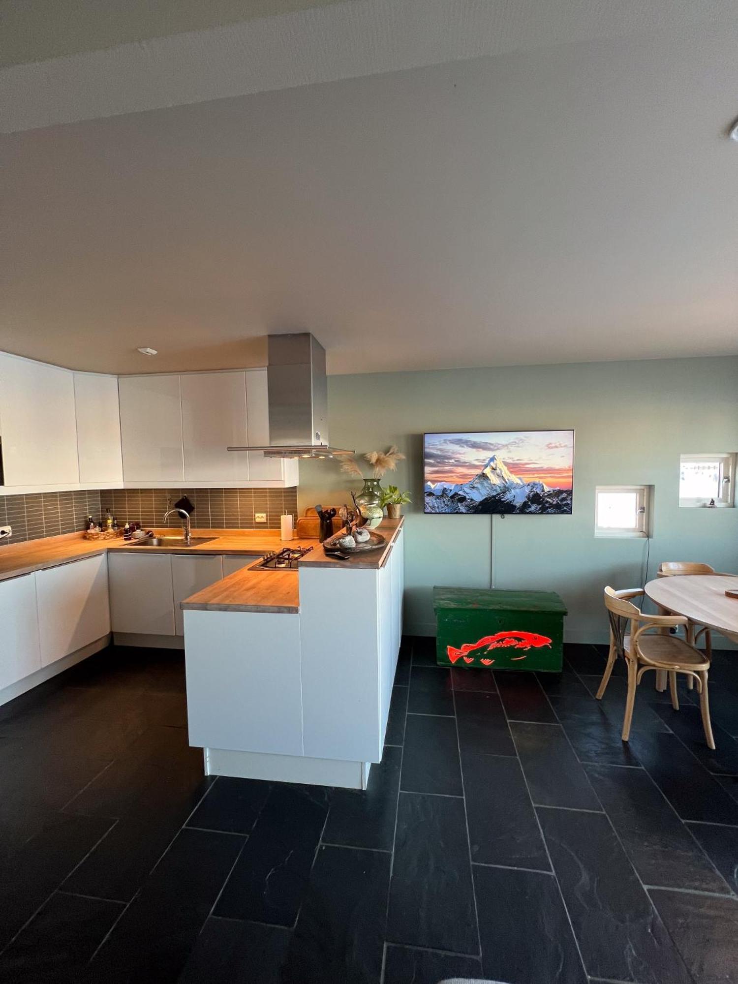 Charming Waterfront In Ballstad, Lofoten *