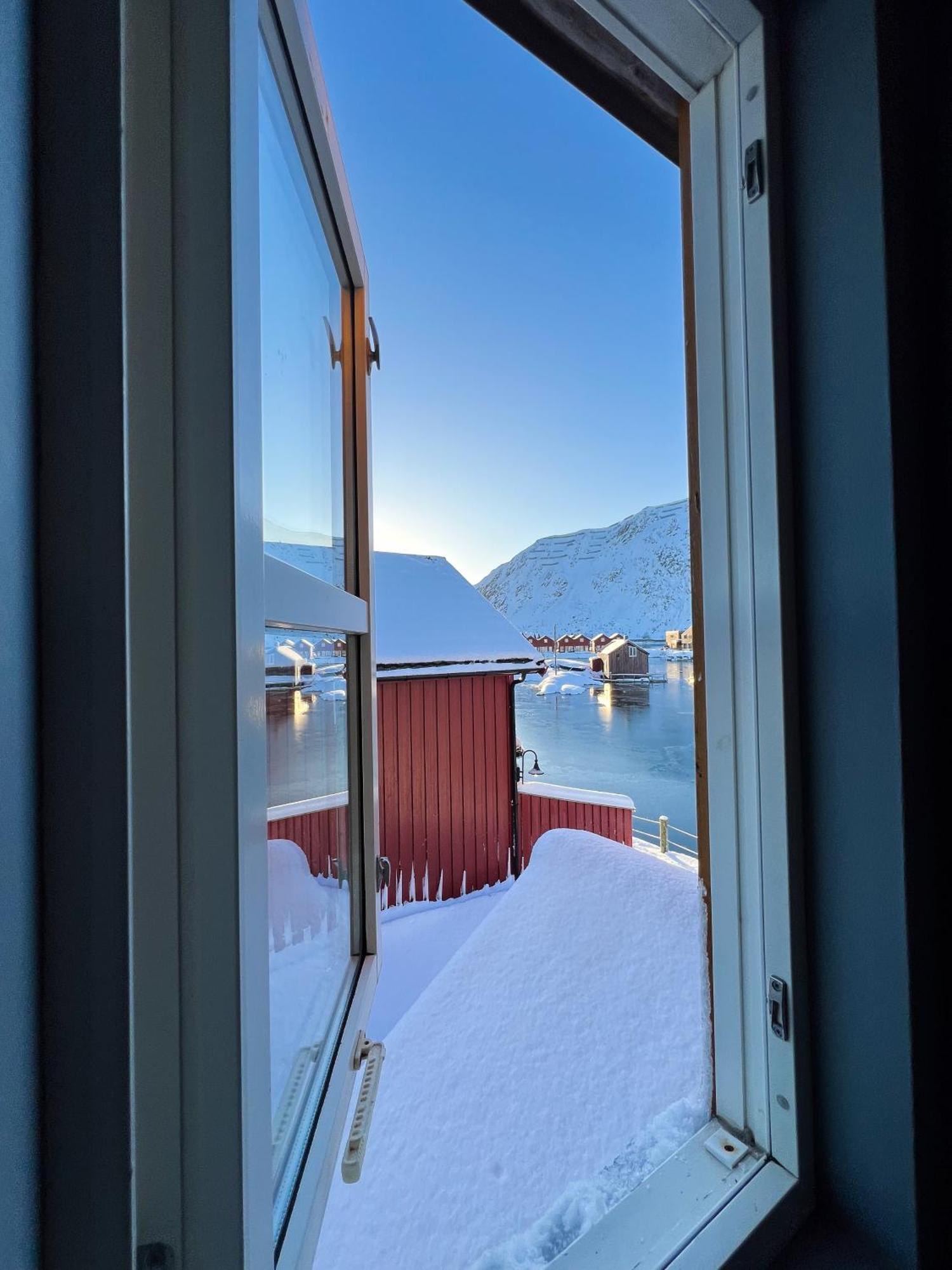 Ferienhaus Charming Waterfront In Ballstad, Lofoten *
