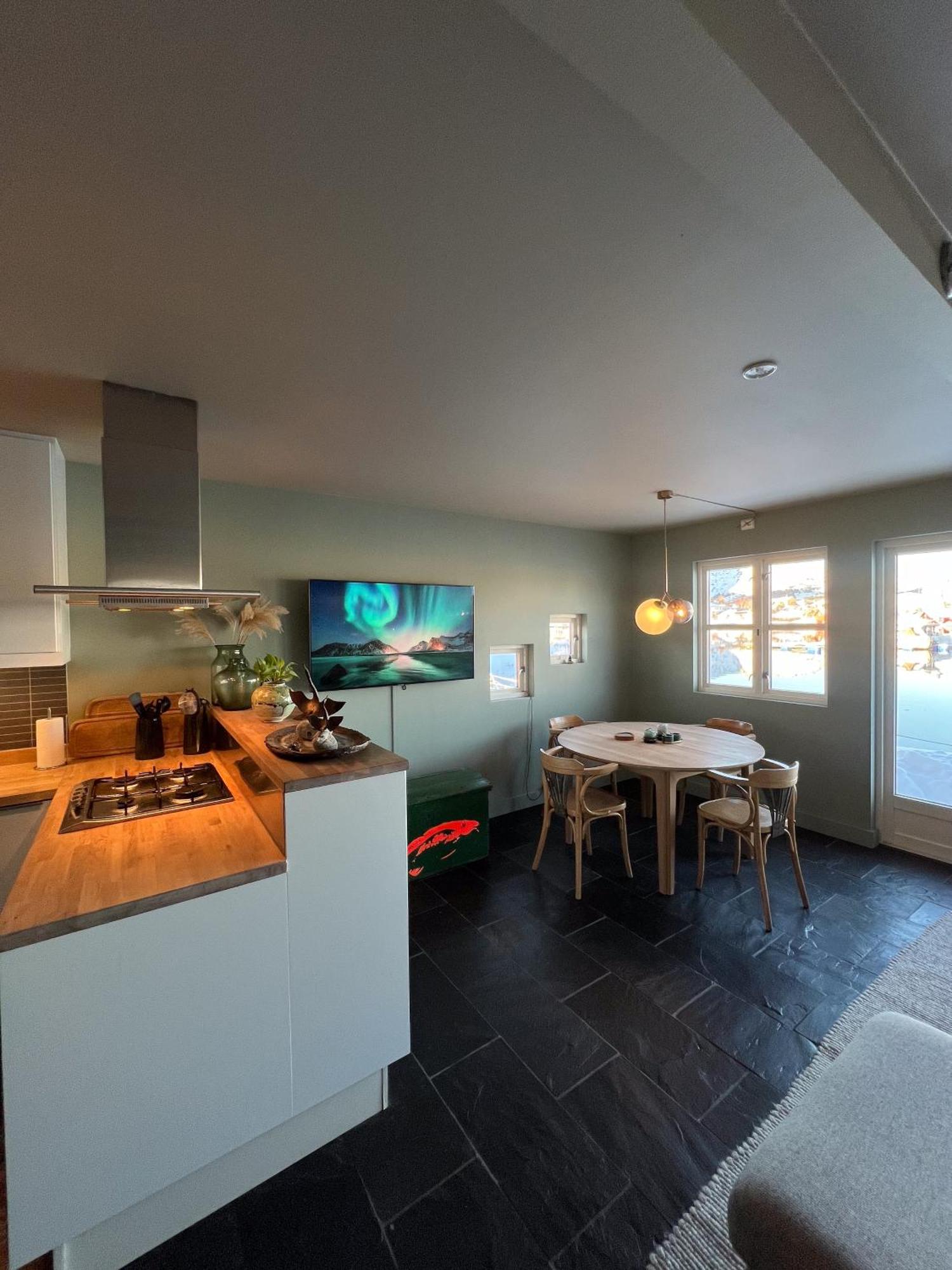 Charming Waterfront In Ballstad, Lofoten Ballstad